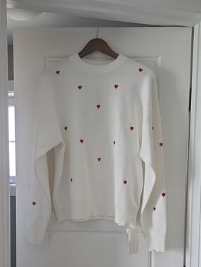 Commense White Sweater with Red Heart Motif
